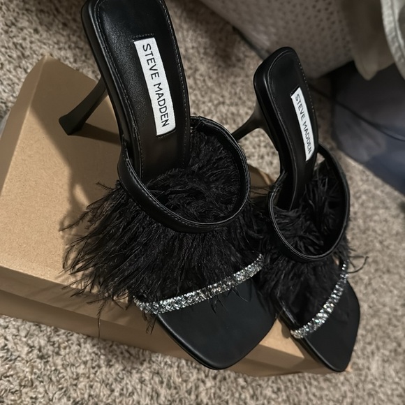 New Steve Madden Black Furry Heels. - Picture 3 of 6